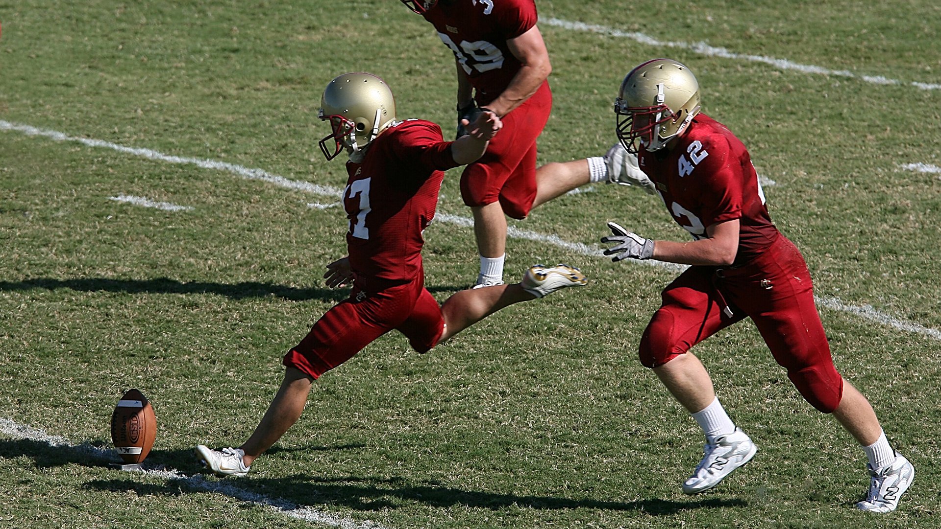 德甲赛事的安全保障体系完善，德甲赛制规则