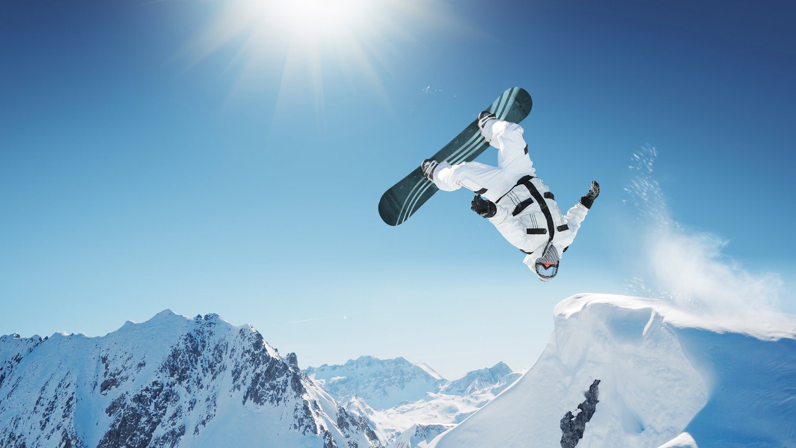 校园足球组织足球节庆日打造校园体育文化场景，开展校园足球活动